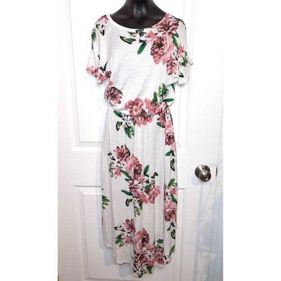 Reb & J Dresses & Skirts - White floral dress